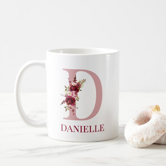 Taza De Café Letra D Burgundy Rubor Floral (Con donut)