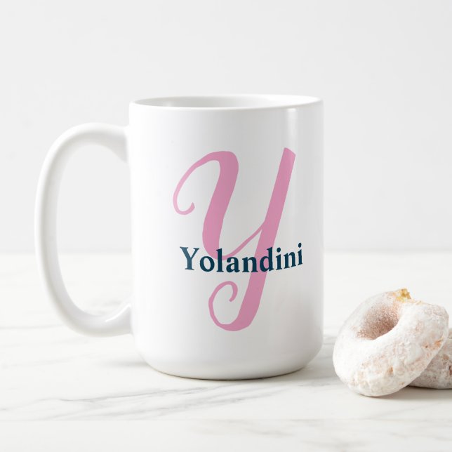 Taza De Café Letra de monograma rosa personalizada Y nombre per (Con donut)