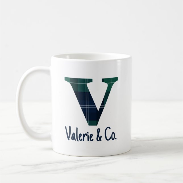 Taza De Café Letra impresa minúscula v inicial y nombre (Izquierda)