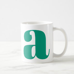 Taza De Café Letra inicial de monograma moderno en verde esmera