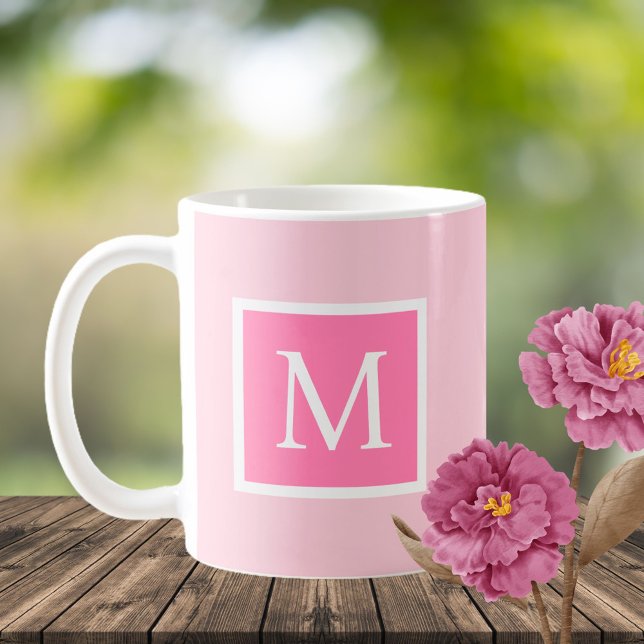 Taza De Café Letra inicial rosa y blanco (Subido por el creador)