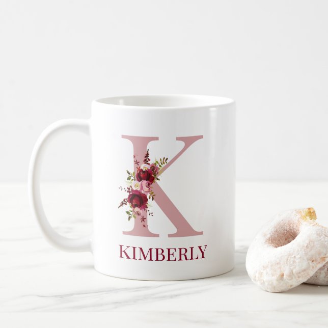 Taza De Café Letra K Burgundy Rubor Floral (Con donut)