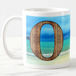Taza De Café Letra monográfica inicial de madera o escena oceán