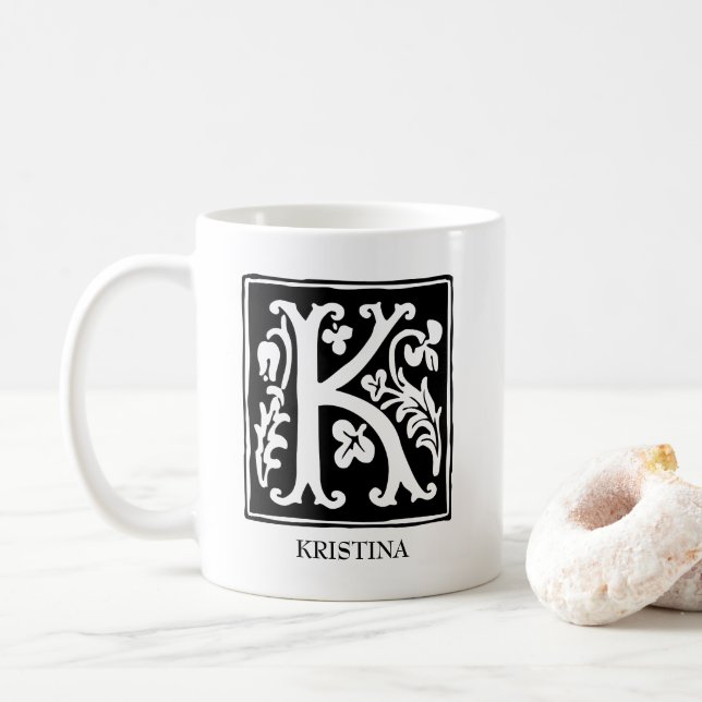 Taza De Café Letra ornamental K del alfabeto personalizada (Con donut)