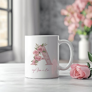 Taza De Café Letra personalizada pastel rosada floral monograma