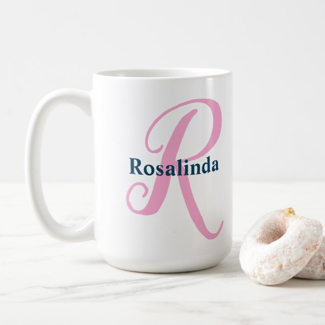 Taza De Café Letra rosada monograma R Nombre personalizado (Con donut)