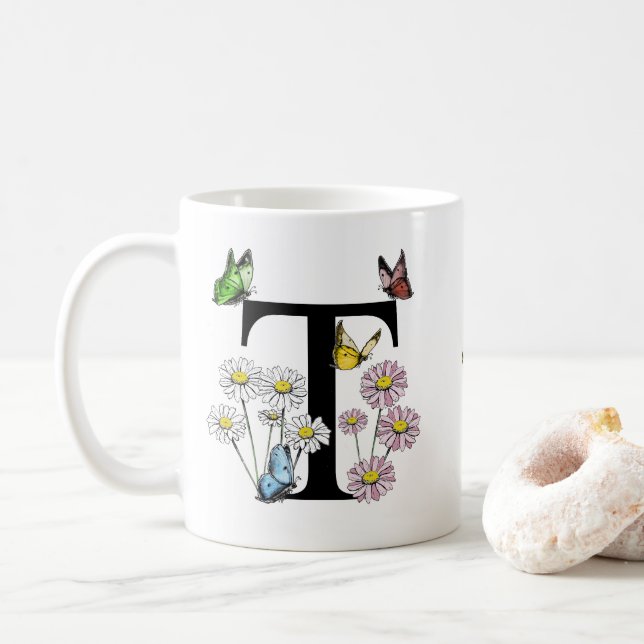 Taza De Café Letra T Monograma mariposa floral inicial (Con donut)