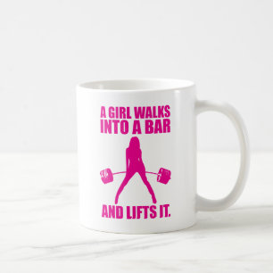Taza De Café Levantamiento - Un Chica Camina A Un Bar Y Lo Leva
