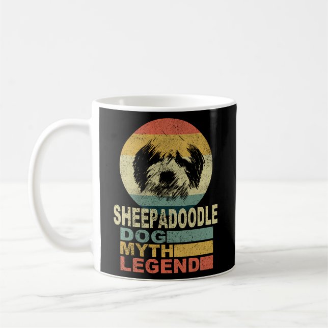 Taza De Café Leyenda de mito de perro de Sheepadoodle (Izquierda)