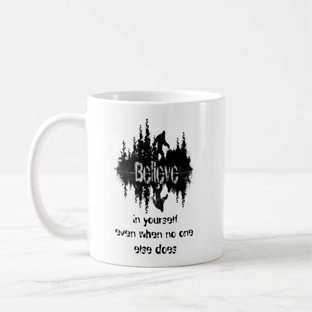Taza De Café Leyenda de presupuesto inspirador Sasquatch, pie g (Izquierda)
