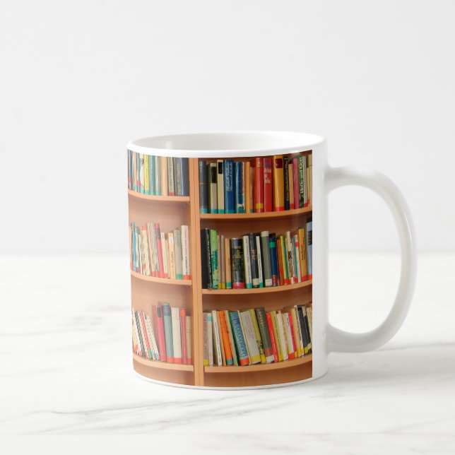 Taza De Café Libros en fondo de estantería (Derecha)