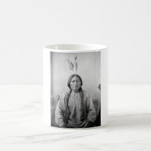 Taza De Café Líder lakota sacudiendo a indígenas norteamericano