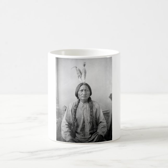 Taza De Café Líder lakota sacudiendo a indígenas norteamericano (Centro)