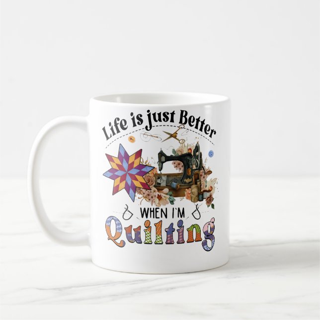 Taza De Café Life Is Just Better When I'M Quilting Sewing Machi (Izquierda)