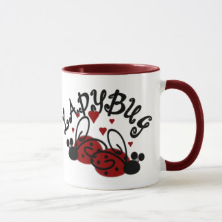 Taza de café linda de la mariquita