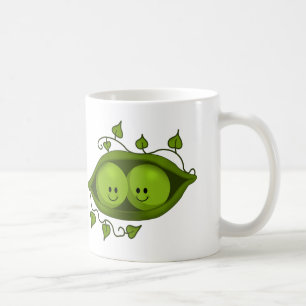 Taza De Café Lindas Dos Guisantes En Una Vaina