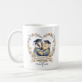 Taza De Café Lindo abrazo de graduación personalizado de tejón