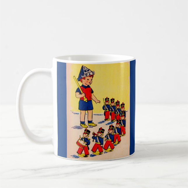 Taza De Café lindo niñito con soldados de juguete (Izquierda)