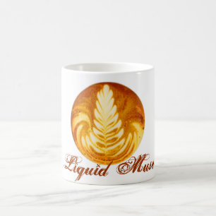 Taza de café líquida de la musa