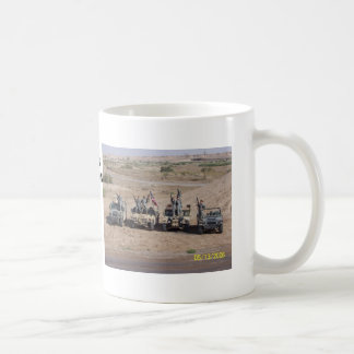 TAZA DE CAFÉ LISTO DE COMBATE DE LAS MUJERES