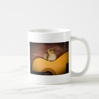 Taza De Café little goose on a guitar