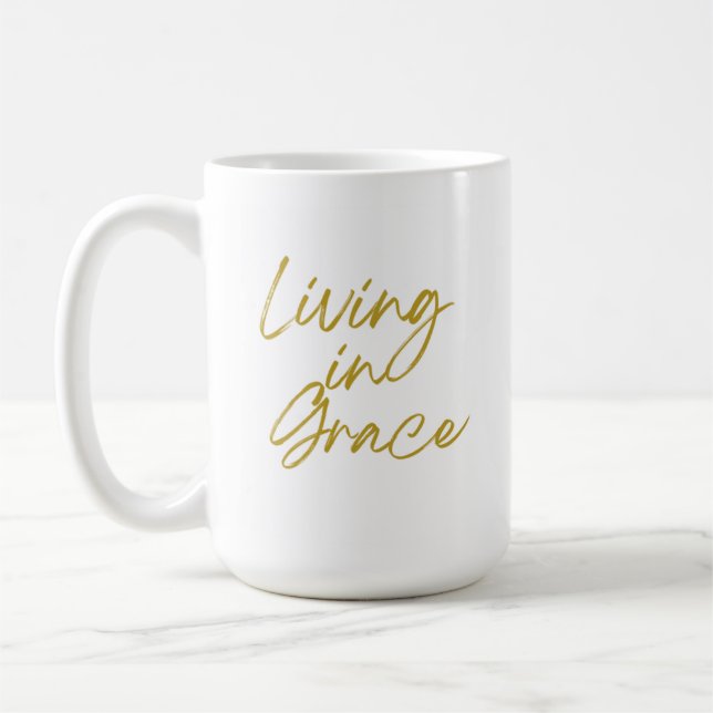 Taza De Café Living in Grace Classic Mug, 15 oz (Izquierda)
