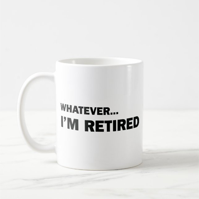 Taza De Café Lo que sea. Soy Coffee Mug retirado (Izquierda)