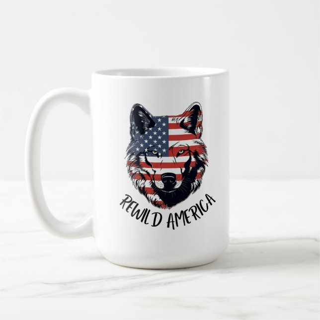 Taza De Café Lobo patriótico resalvaje de Estados Unidos (Izquierda)