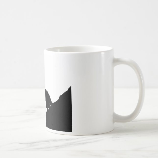 Taza De Café Lobo solitario parado en una colina (Derecha)