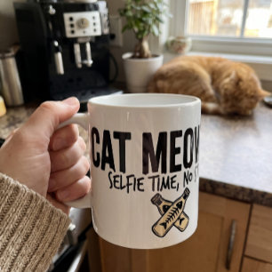Taza De Café Logo de texto de Cat Meowfia - Gato divertido sin
