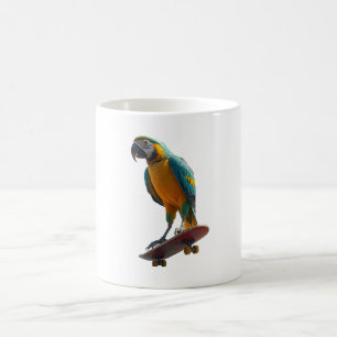Taza De Café loro montando un skateboard en una ciudad