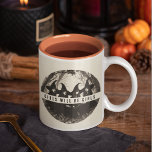 Taza De Café "Los Chicas Serán Chicas | Halloween con tema de b<br><div class="desc">Empieza tu día con un toque de magia. Esta taza de "Chicas serán Chicas" presenta un encantador diseño de cuatro brujas lúdicas, lo que lo convierte en la adición perfecta a su rutina matutina o un delicioso regalo para cualquier amigo hechicero. La poderosa cita de "Los Chicas serán Chicas" agrega...</div>
