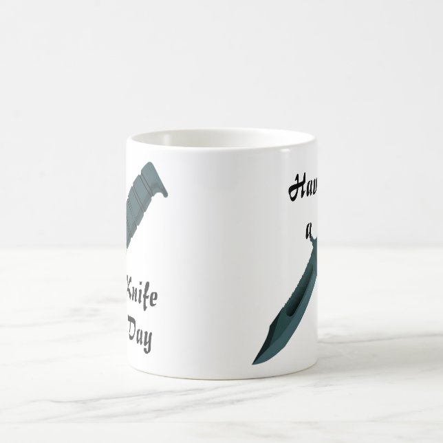 Taza De Café Los cuchillos tienen un día de niñera (Centro)