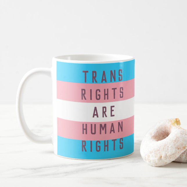 Taza De Café Los derechos humanos son la bandera transgénero (Con donut)