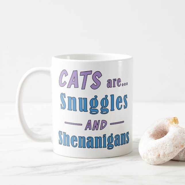 Taza De Café Los gatos son Snuggles y Shenanigans (Con donut)