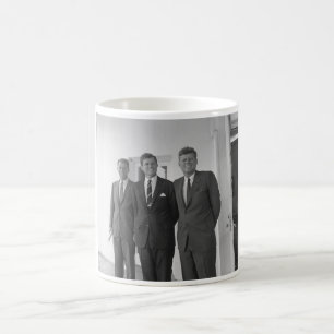 Taza De Café Los hermanos de Kennedy -- Juan, Roberto, y Ted
