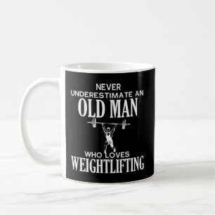 Taza De Café Los hombres nunca subestiman a un anciano que ama 