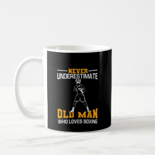 Taza De Café Los hombres nunca subestiman a un anciano que ama