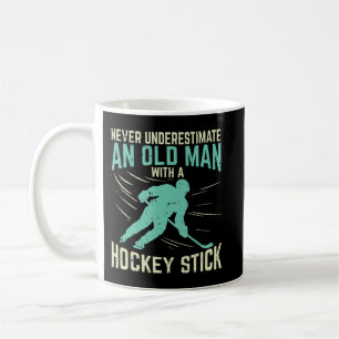 Taza De Café Los Hombres Nunca Subestiman A Un Viejo Con Hockey