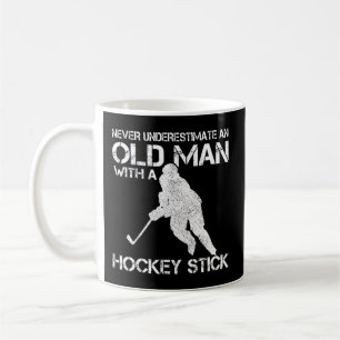 Taza De Café Los Hombres Nunca Subestiman A Un Viejo Con Hockey