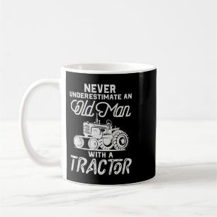 Taza De Café Los Hombres Nunca Subestiman A Un Viejo Con Un Tra