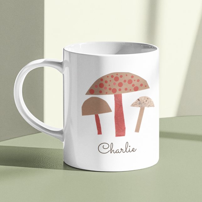 Taza De Café Los hongos retro del siglo medio adornan con inspi (The orange and brown mushrooms on this mug have a retro look because they are actual collage art.)