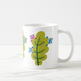 Taza De Café Los insectos lindos comen la hoja verde