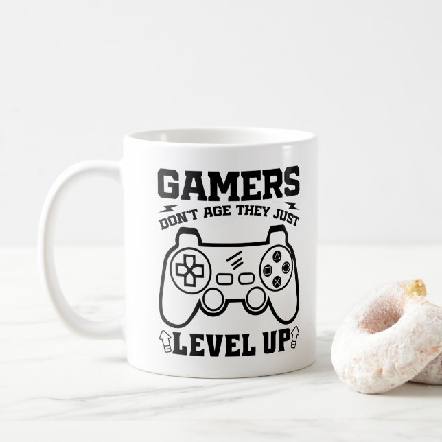 Taza De Café Los jugadores no envejecen, simplemente suben de n (Con donut)