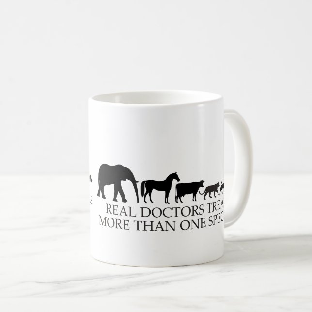 Taza De Café Los médicos reales (veterinarios) tratan más de (Anverso derecho)