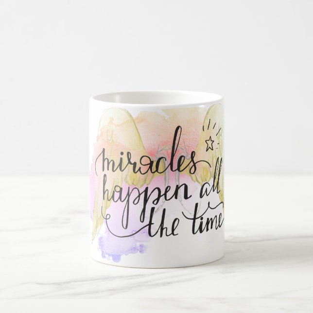Taza De Café Los milagros ocurren en Angel Wings (Centro)