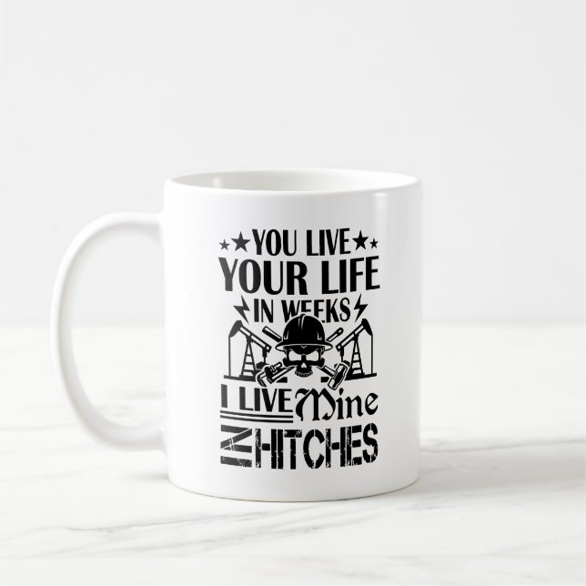 Taza De Café Los trabajadores del campo petrolífero viven vida (Izquierda)