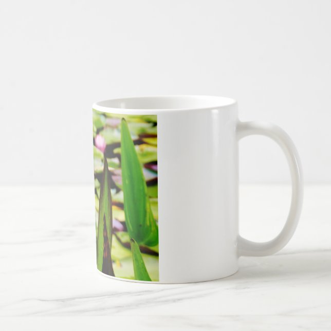 Taza De Café Loto de la libélula y flor púrpura (Derecha)