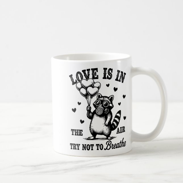 Taza De Café Love Is In The Air Try Not To Breathe Fun Raccoon  (Derecha)