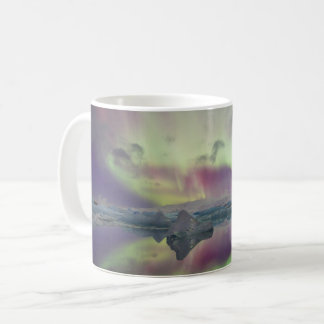 Taza De Café Luces de Aurora que reflejan la laguna | Islandia